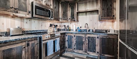 Refrigerador, microondas, horno y parrilla de estufa 