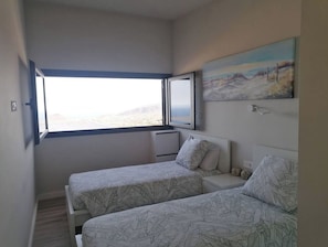 3 makuuhuonetta, silitysrauta/-lauta, vauvan matkasänky, Wi-Fi