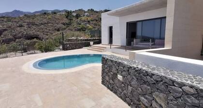 VILLA "LA FLORIDA" - WONDERFUL VIEWS - POOL - WIFI