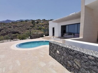 VILLA "LA FLORIDA" - WONDERFUL VIEWS - POOL - WIFI