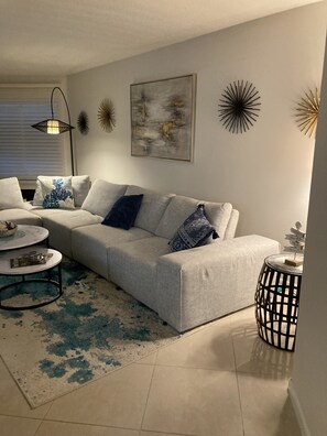 TV, books, stereo - Ocean Front Beauty!! (Jefferson)