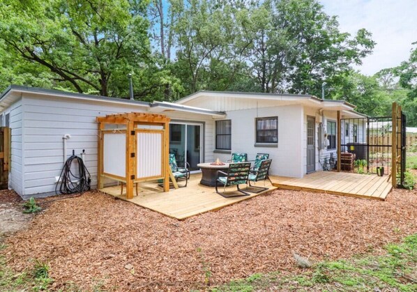 屋外ダイニングエリア