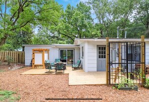 屋外ダイニングエリア