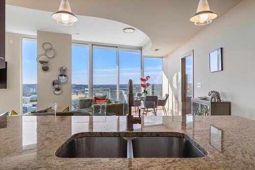 Luxurious High Rise with Panoramic Views