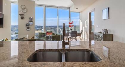 Luxurious High Rise with Panoramic Views