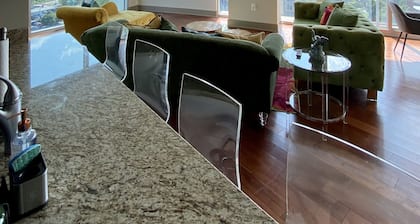 Luxurious High Rise with Panoramic Views