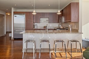 Private kitchen - Luxurious High Rise with Panoramic Views (Atlanta)