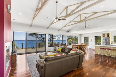 TV, fireplace, DVD player, ping pong. Serenity, Relaxation, Magnificent water views and stunning Sunsets!...