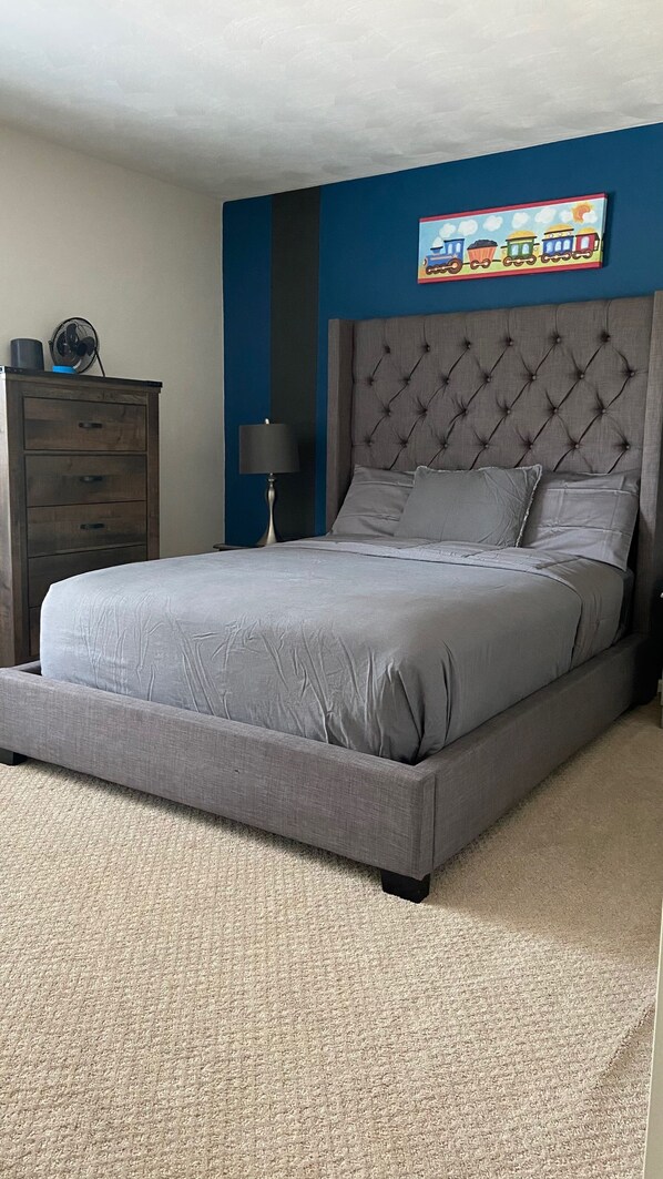 3 bedrooms, desk, iron/ironing board, free WiFi