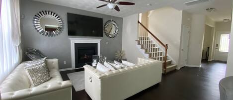 Een smart-tv en een kantoor