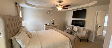 3 bedrooms, desk, iron/ironing board, free WiFi