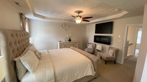 3 bedrooms, desk, iron/ironing board, free WiFi