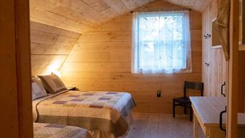 3 bedrooms, iron/ironing board, travel crib, free WiFi