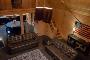 Smart TV, fireplace - Unique 3 bedroom barn with a fireplace and pond (Sarver)