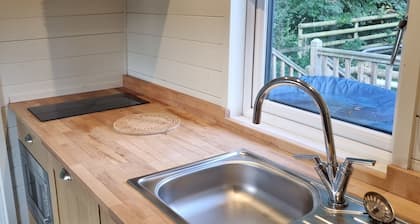 Glamping Hut - Riverview 4