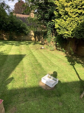 Property grounds - Beautiful big independent furnished bungalow (High Wycombe)
