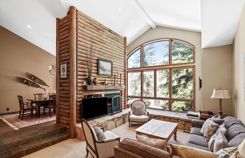 Perfect location for your ski vacation! Walk to PC Main Street or Deer Valley!