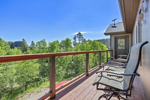 Hot Tub, Game Room and Trails  /  Families & Pets!