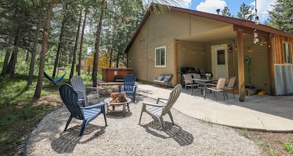 Family Mountain Retreat: 3Bd with 8p hot tub, 80 AC conservation land backyard !