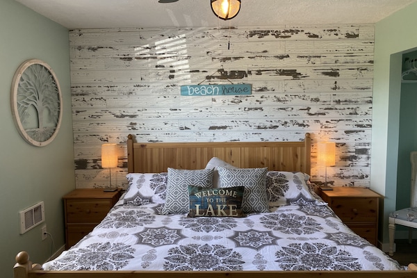 2 bedrooms, desk, free WiFi, bed sheets