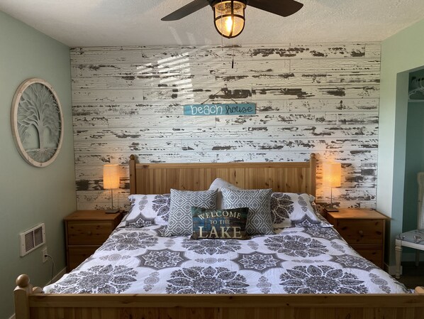 2 bedrooms, desk, free WiFi, bed sheets