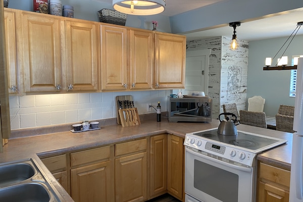 Frigorífic, microones, forn i placa de cuina