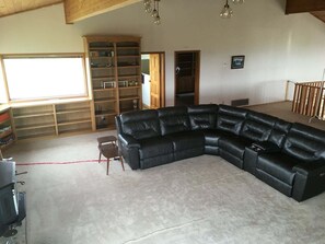 Fernseher, Kamin, DVD-Player