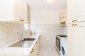 Apartment, 1 Bedroom, Smoking, Balcony | Interior