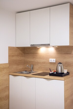 Rom, 1 soverom, balkong, hageutsikt | Innvendig