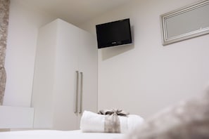 Quarto, 1 quarto, sacada, vista para o jardim | Comodidades do quarto