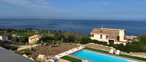 Apartment, 1 Bedroom, Smoking, Patio | Pool