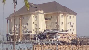 Chambre, 3 chambres, accessible aux personnes à mobilité réduite, fumeurs | Extérieur