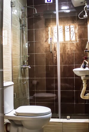 Room, 1 Bedroom, Accessible, Smoking | Bathroom amenities