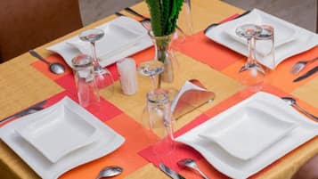 Room, 2 Bedrooms, Accessible, Smoking | Interior