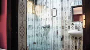 Zimmer, 1 Schlafzimmer, barrierefrei, Raucher | Badezimmer