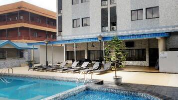 Quarto, 1 quarto, acessível, para fumantes | Piscina | Piscina externa