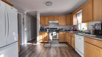 Apartment, 4 Bedrooms, Balcony | Interior