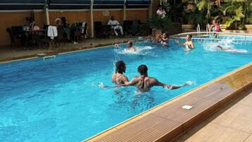 Chambre, 1 chambre, accessible aux personnes à mobilité réduite, fumeurs | Piscine | Piscine couverte