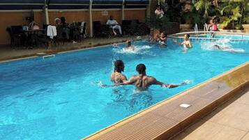 Chambre, 1 chambre, accessible aux personnes à mobilité réduite, fumeurs | Piscine | Piscine couverte