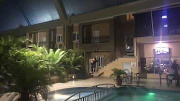 Chambre, 1 chambre, accessible aux personnes à mobilité réduite, fumeurs | Piscine | Piscine couverte