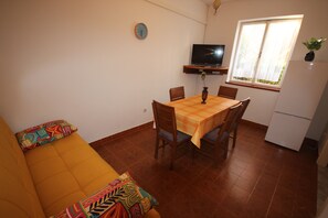 Appartement, 3 chambres, terrasse, vue sur le jardin | Salle Ă manger