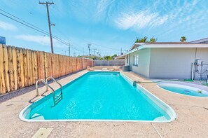 Outdoor pool - Amazing 1 story Villa 3min to Convention center 5 min to the strip large  pool (Las Vegas)