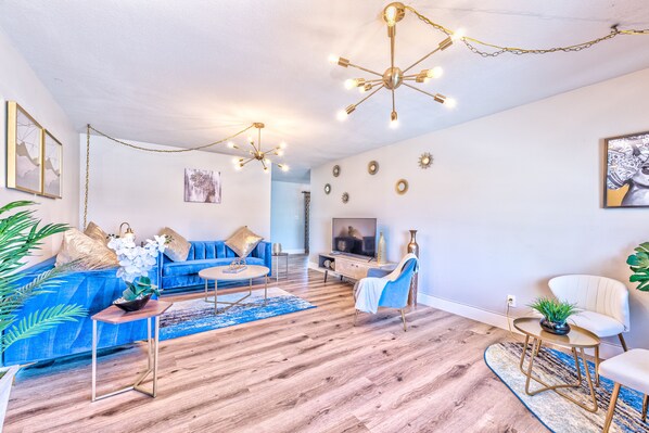 TV, fireplace, table tennis - Amazing 1 story Villa 3min to Convention center 5 min to the strip large  pool (Las Vegas)