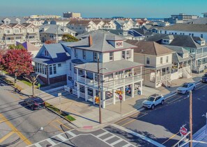 Exterior - Wildwood Private ✳ 3BR 2BA APT ✳ 5 min walk to Beach & Boardwalk ★★★★★ Location! (Wildwood)