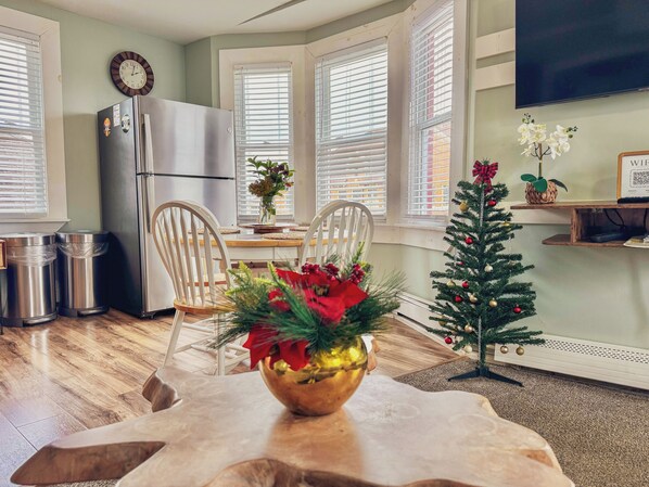 Interior - Wildwood Private ✳ 3BR 2BA APT ✳ 5 min walk to Beach & Boardwalk ★★★★★ Location! (Wildwood)