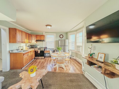 Wildwood Private ✳ 3BR 2BA APT ✳ 5 min walk to Beach & Boardwalk ★★★★★ Location!