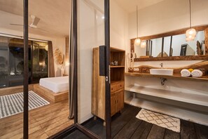 Vila, 3 kamar tidur, Boleh Merokok, kolam renang pribadi | Kamar mandi | Shower dan handuk
