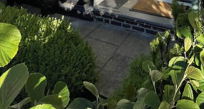 Castle Cottage in Conwy - 2 minute walk into Conwy yet has delightful garden