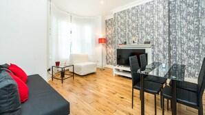Unclassified image, 4 of 22, button - Sleek 2 Bedroom Earls Court Flat Centre of London (London)