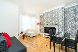 Apartment (2 Bedrooms) | Wohnbereich | Smart-TV